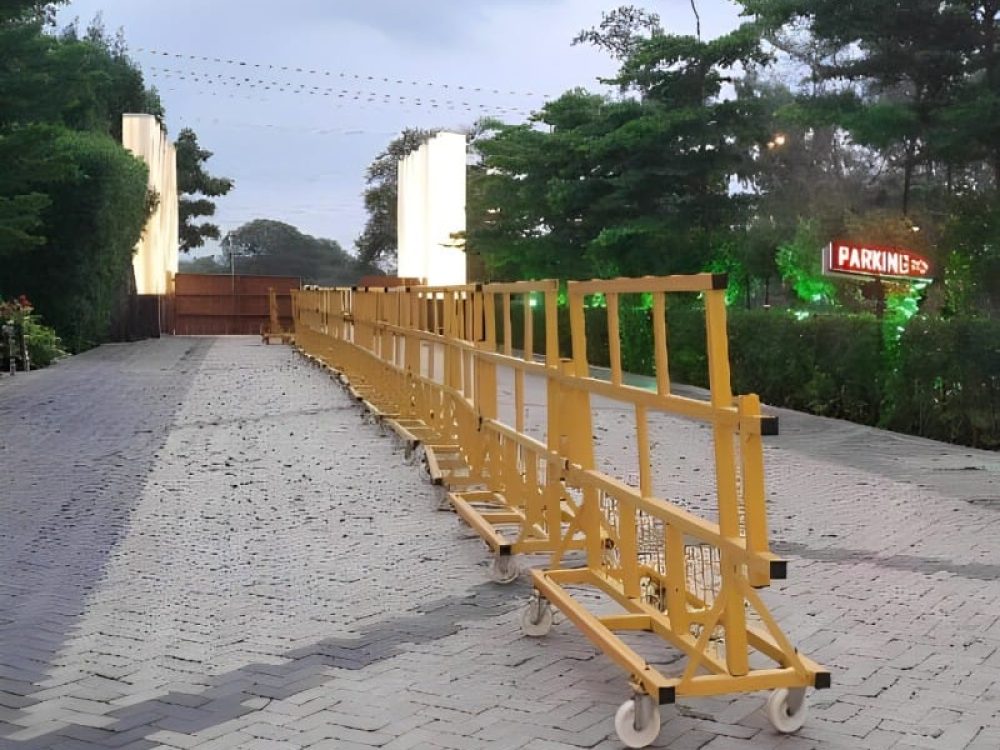 frp portable barricades manufacturer by fibrograts